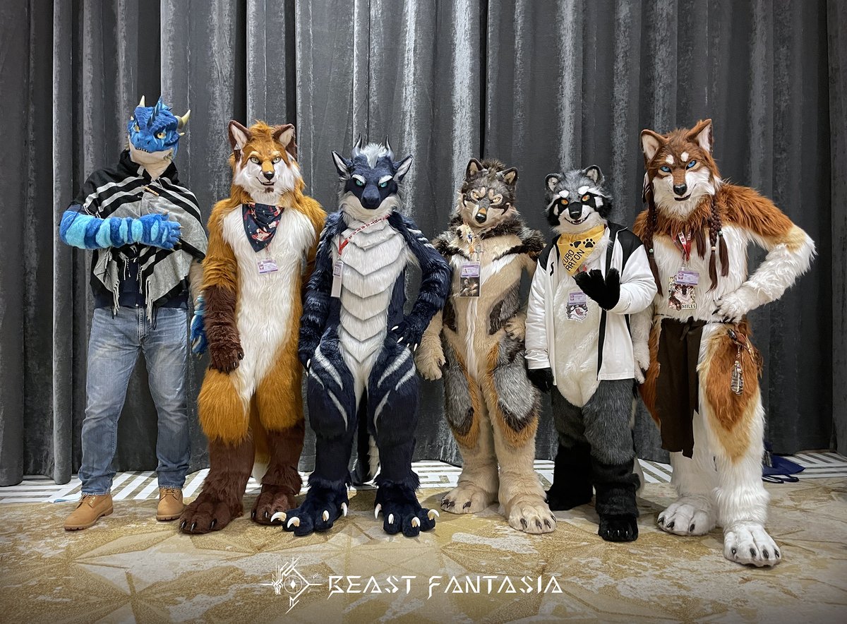 Family Groupshot at #Thaitails2024!💙 👔From left to right: @Randolph1115 @MalicxFox @zfnkc @MinelodyWolf @RatonTheRaccoon @MilesWolf