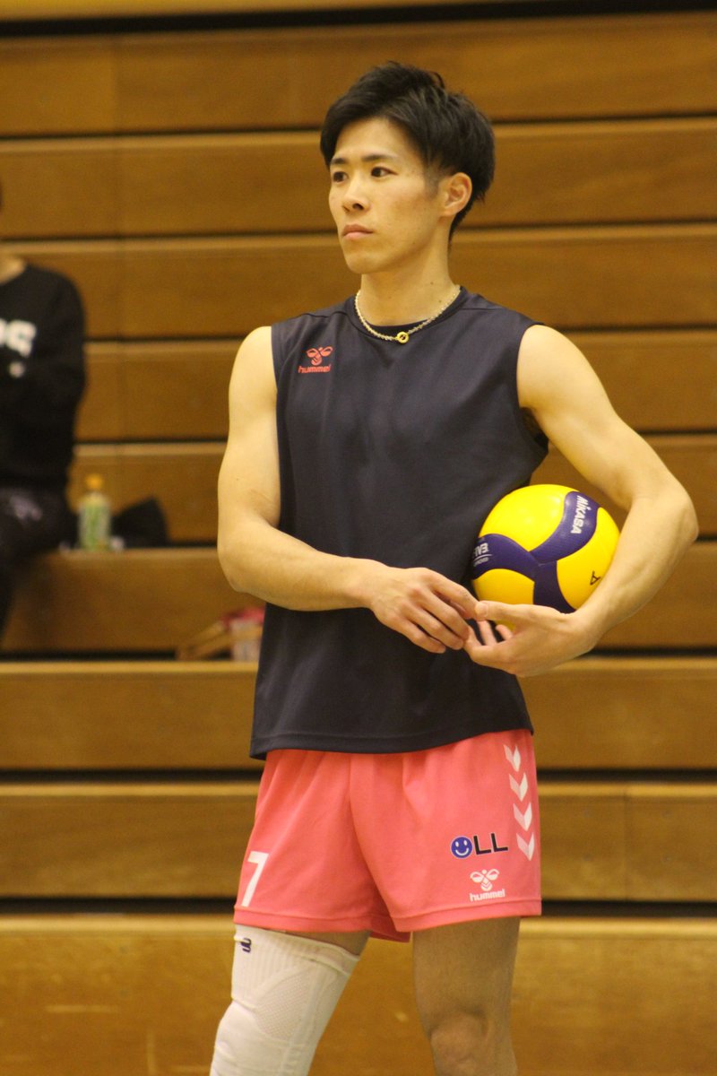 volley_7_7's tweet photo. 川越大会の2日間でまたタンクトップが見れました👀

筋肉ムキムキ啓太さんでした💪🏻✨️

 #埼玉アザレア  #笠原啓太 選手 https://t.co/fQMWIlzj13