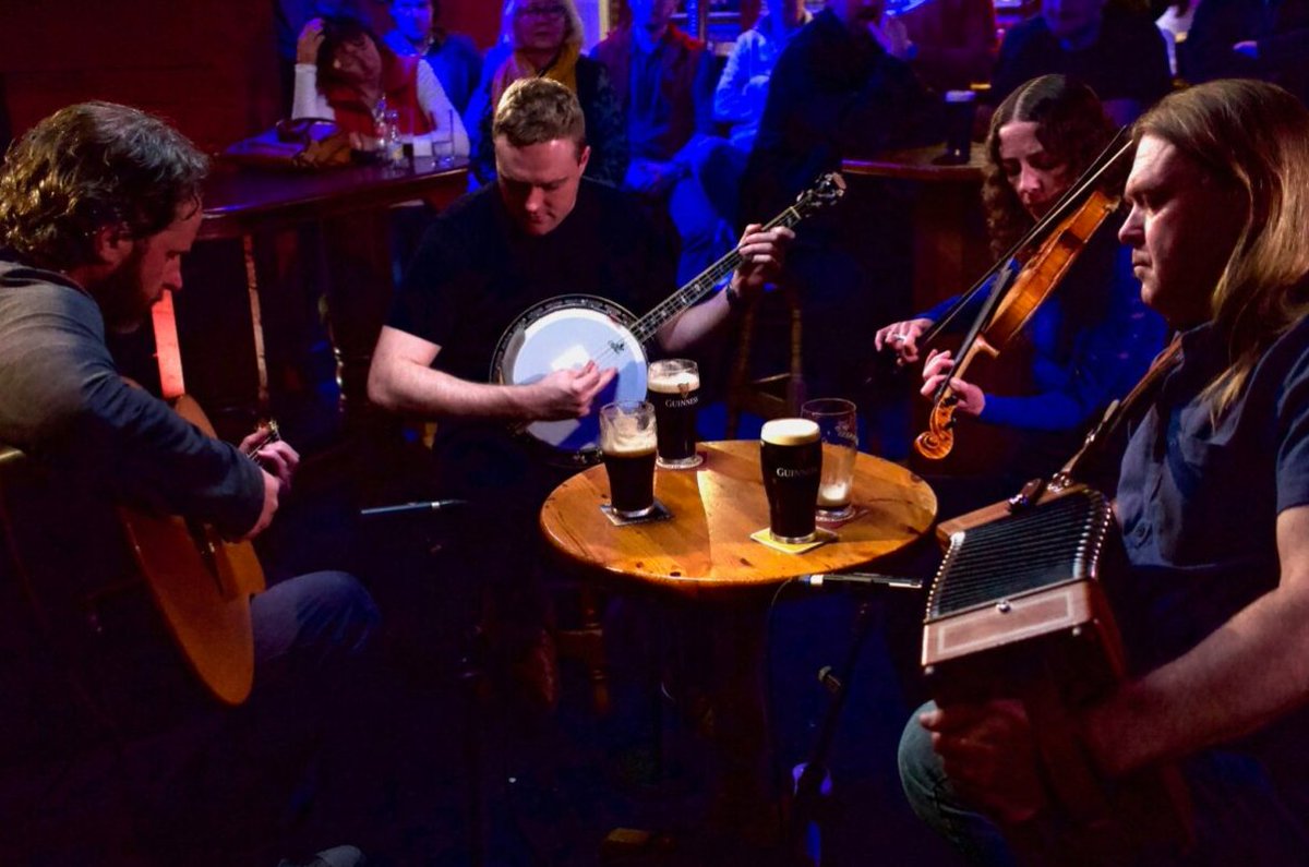 TradTG4's tweet image. 🎻 @geantraitg4 | @TG4TV 
🔔 Anocht ~ Tonight @ 22.30

Ná caill Geantraí - Tigh Tutty anocht, le ceol ó Kevin Conneff, Joe McHugh, Michelle O'Brien agus neart eile!