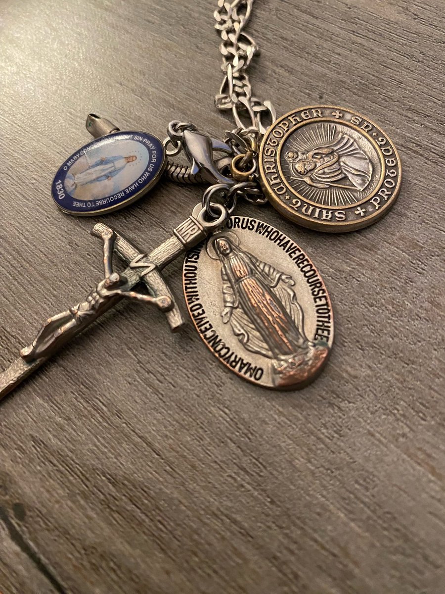 🇺🇸 I follow back all veterans, Patriots, and true Conservatives🇺🇸
🇺🇸  I’m going through &amp; deleting porn 🇺🇸 
How 🇺🇸 🙏many know what these medals represent🙏