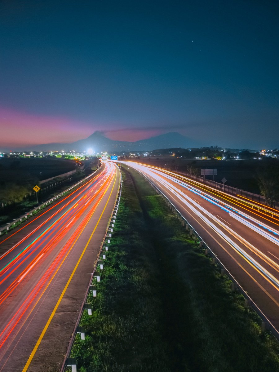 @CrazyBoy28_ Light trail and sunset. #ScenicSunday