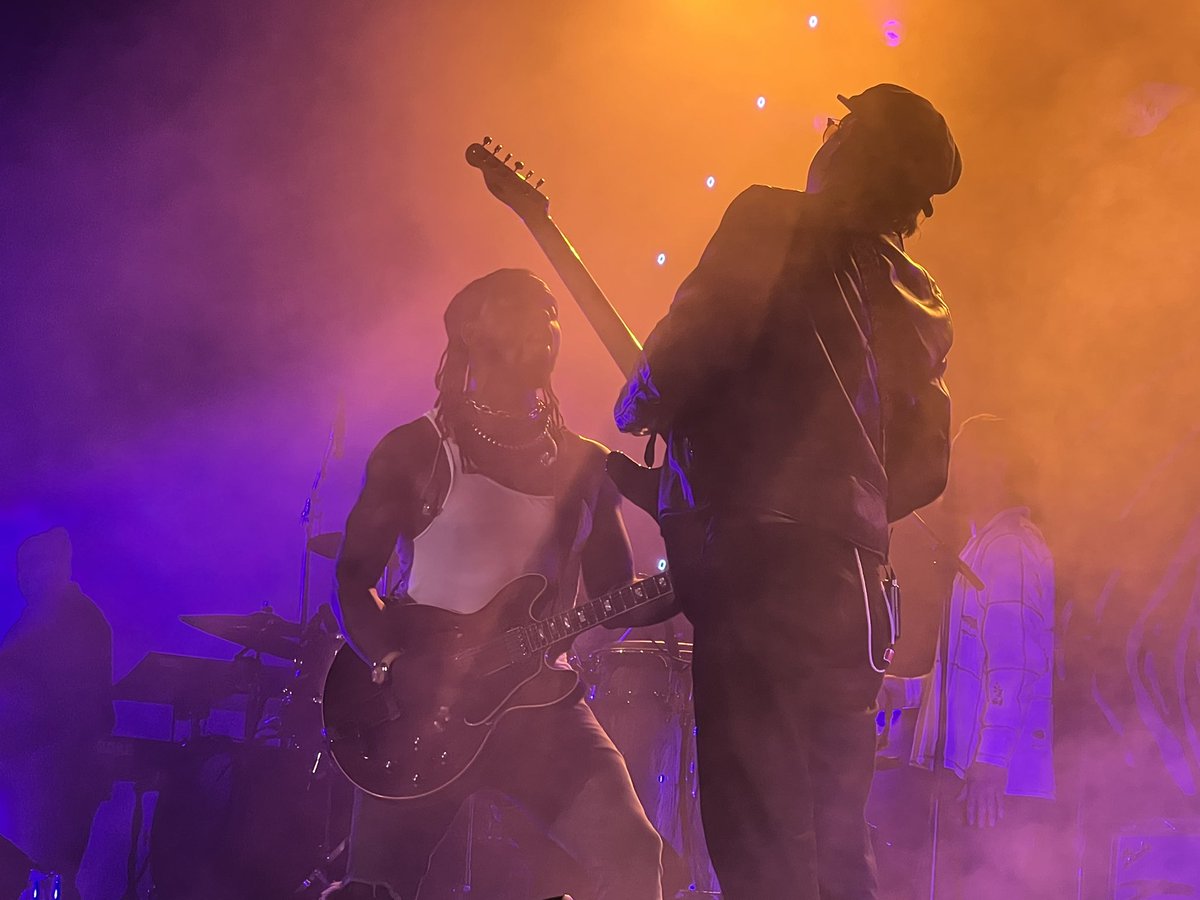 Tracy0905's tweet photo. Now very much looking forward to a trip
to West Holts @glastonbury to see @BlackPumasMusic  after seeing their amazing set at Manchester Victoria Warehouse last night. Shout out to support band MRCY too ! ❤️🎶🎸🎸 https://t.co/ZSg8qd0fwV