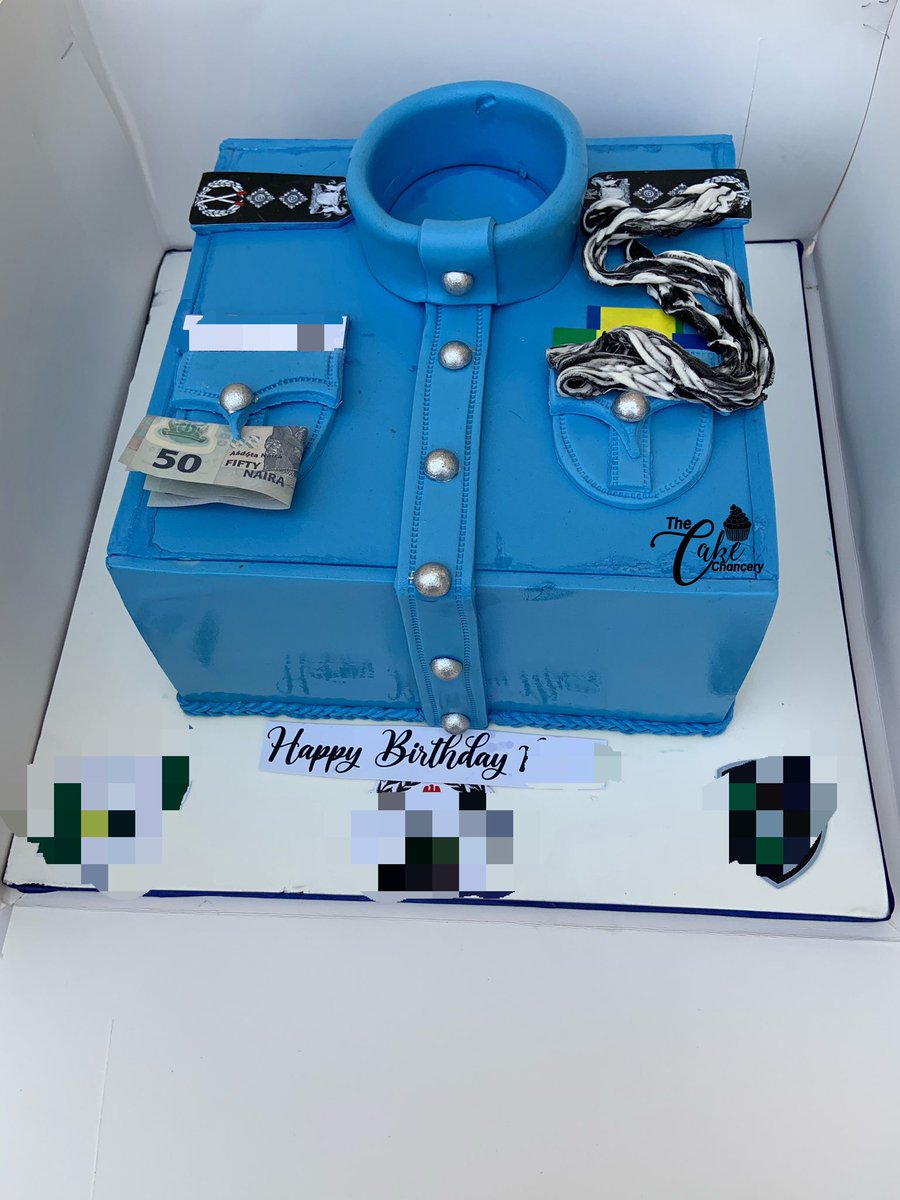 Paying attention to details 👌… Neatly decorated uniform themed cake. Please help me Retweet 🙏🙏🙏