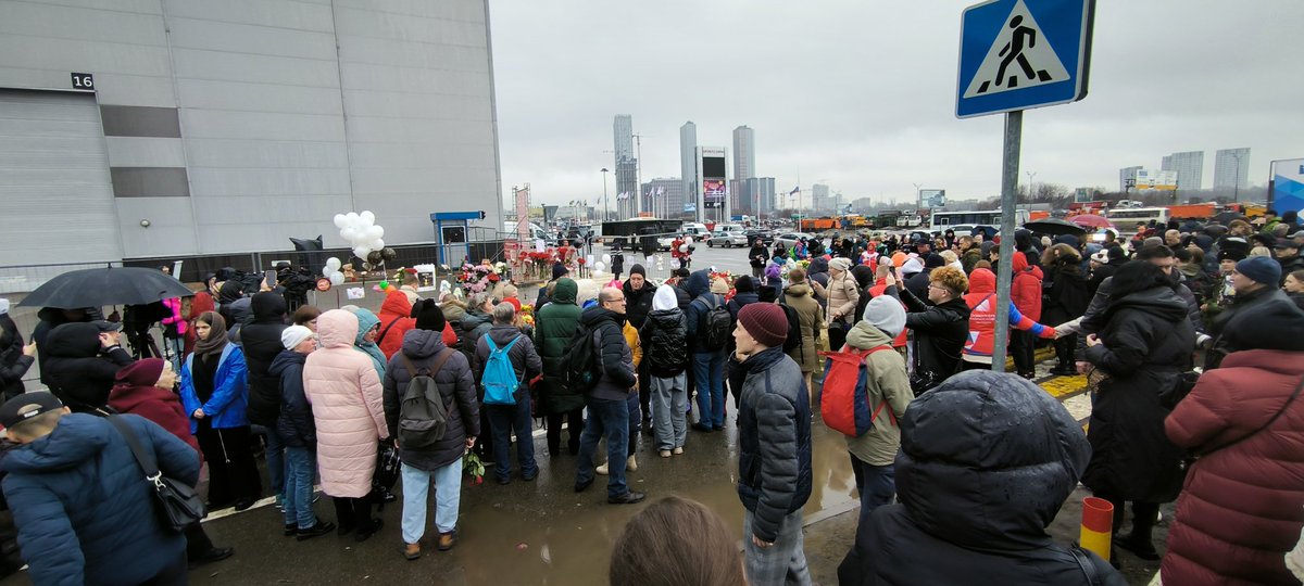 Был там. Мне две станции на метро. 
Только одна мысль, почему за халатность никто не наказан? 
Только одна фраза: "убьют, тогда и обращайтесь. "