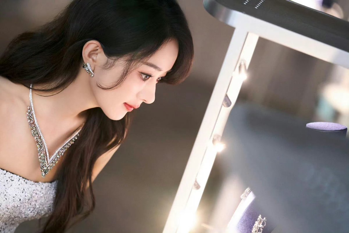 xuciyaaa's tweet photo. mutlak cantik tu contohnya #Zhaoliying https://t.co/u9P1mJpAfQ