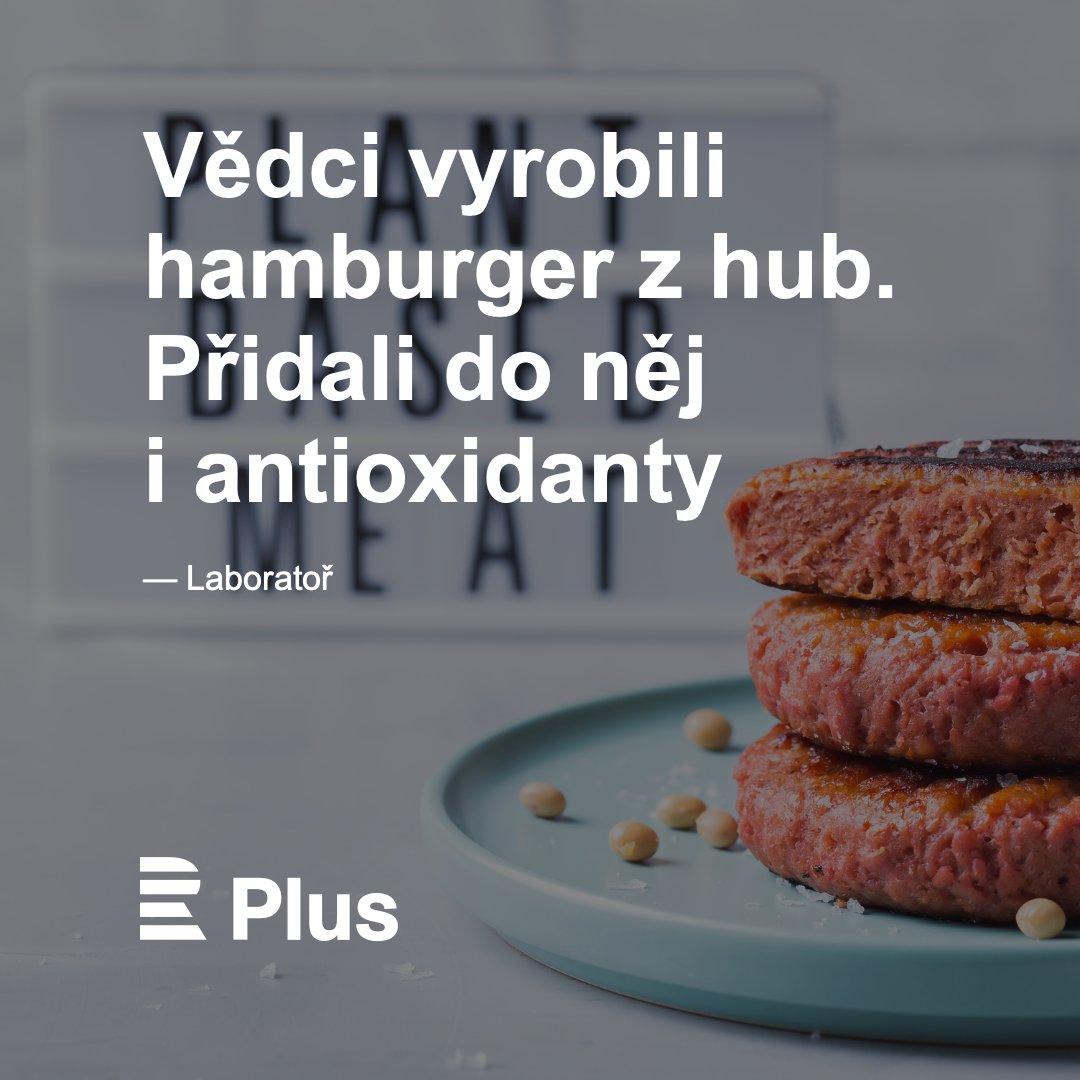 CRoPlus's tweet image. „Vědci potřebovali osm enzymů, které vytvoří hem,“ vysvětluje biolog Julius Lukeš. Tato látka je totiž základem barvy krve i masa. Spolu s ní houba rostla, množila se, postupně přitom získala podobnou barvu i chuť jako maso. 🔗 rozhl.as/9oo #Laboratoř @martinamaskova