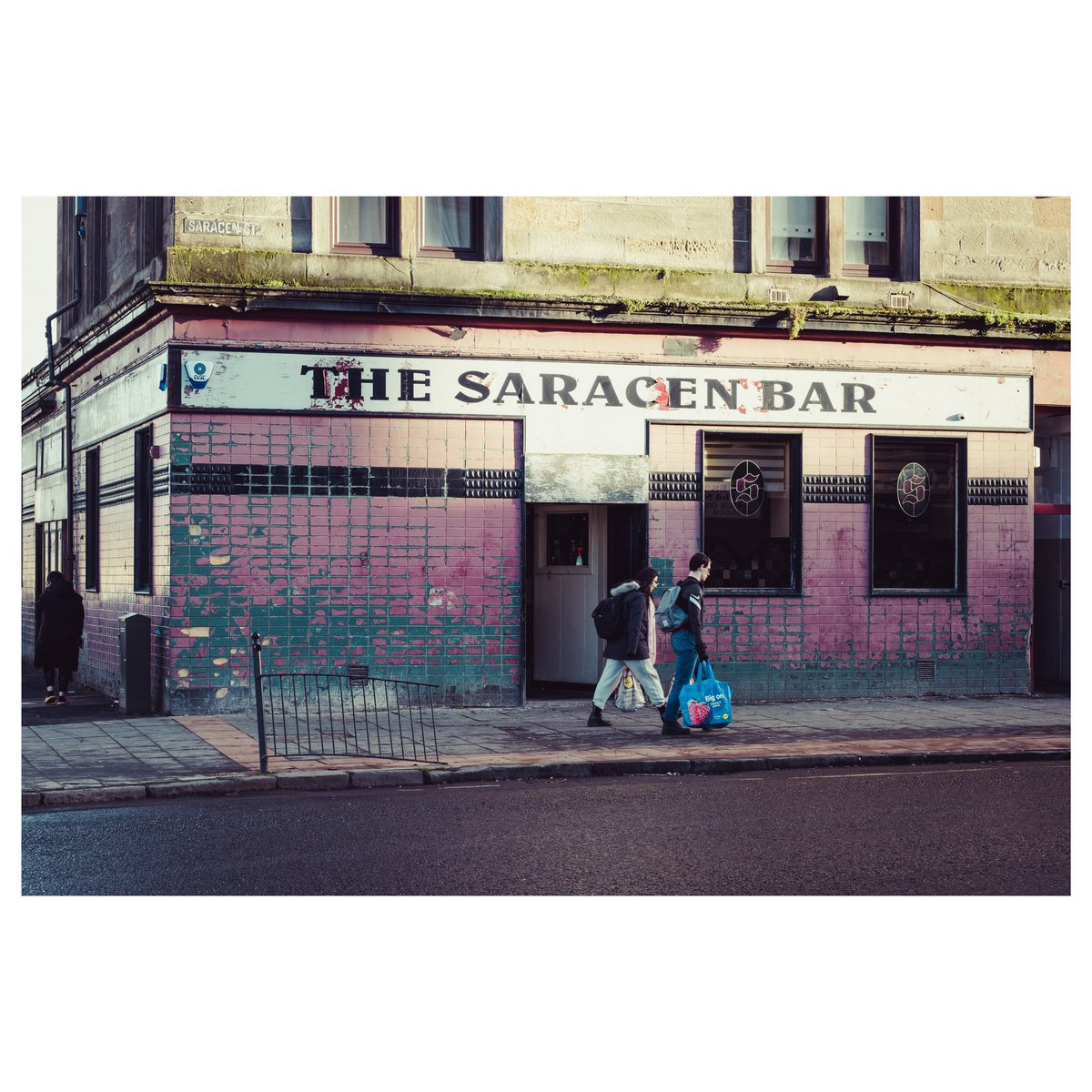 EWastelands's tweet photo. A quick walk around #possilpark and #saracenstreet in #glasgow #scotland #westscotland
Some #towerblocks and #scrubland no doubt awaiting development and a cool looking bar. #exploreglasgow #explorescotland #urbanphotography https://t.co/dz2xpOO1r9