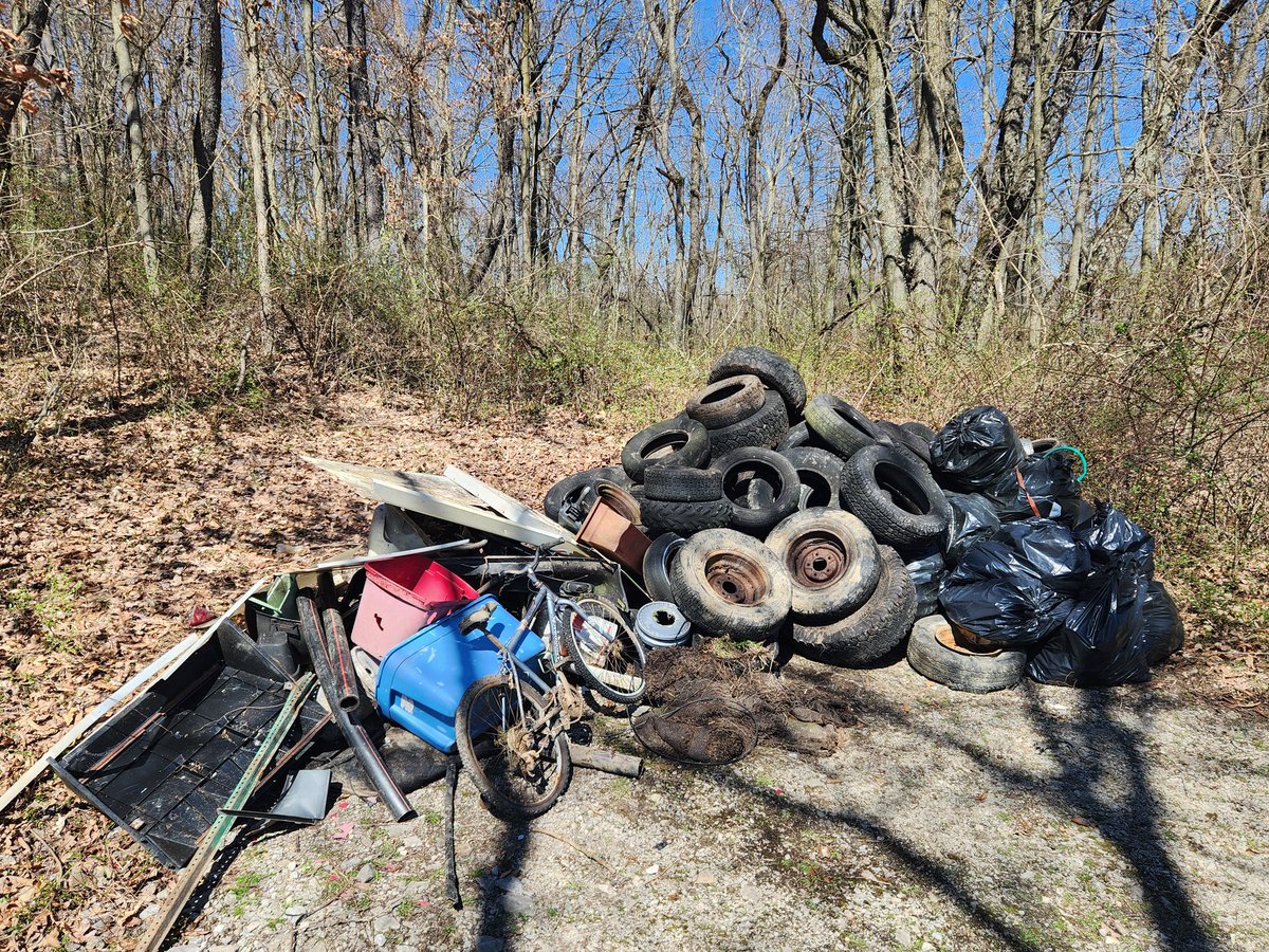 BurgettstownO's tweet photo. Thumbs up to the Burgettstown Football team, Coach Druga, Coach Kuzior along with Mayor Snatchko for their annual clean up of @PAGameComm SGL 117. Over 80 tires and tons of debris were collected. Thanks to @ETNortheast for providing lunch. #True2TheBlue #Dirtballs https://t.co/l1XwIAw2cD