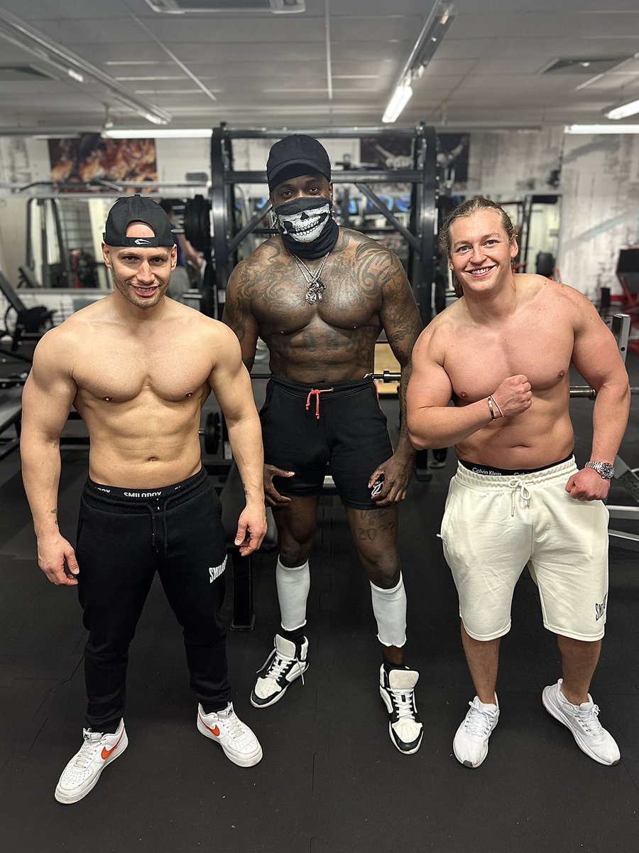 Flying Uwe tweet media