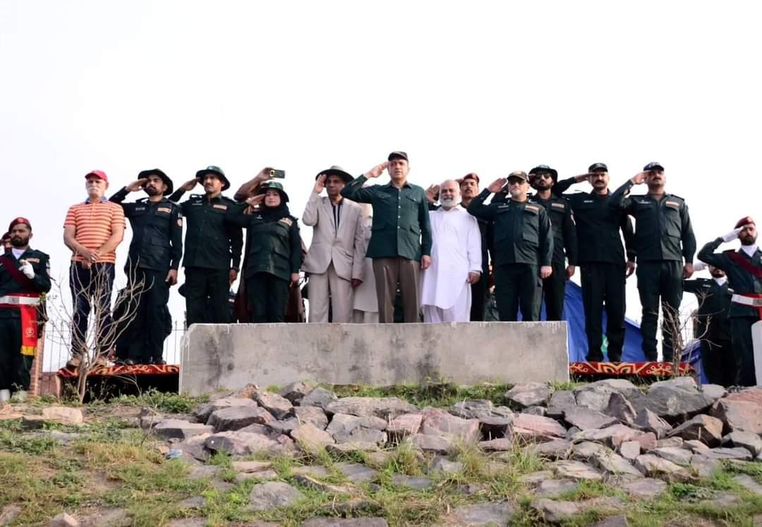 Rescue 1122 organised Boat Rally to commemorate Pakistan Day. The Secretary Emergency Services Department Dr Rizwan Naseer lead the Boat Rally.