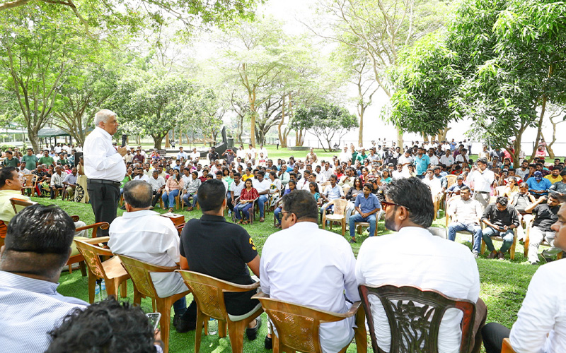 ThinakaranLK's tweet image. புதிய மறுசீரமைப்புக்களின் ஊடாக மாத்திரமே பொருளாதார மறுமலர்ச்சியை ஏற்படுத்த முடியும்

மேலதிக விபரம் &amp;gt;&amp;gt;&amp;gt; thinakaran.lk/?p=50645

#RanilWickremesinghe #EconomicReformProgram #CountrysEconomic #Polonnaruwa #FutureofourYouth #Thinakaran #SriLanka #LKA #SL