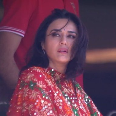 moodydamsel_'s tweet photo. how yash chopra        how she 
showed her after       actually looks 
22 years.                        after 20 years. https://t.co/nYD7IZS8Jl