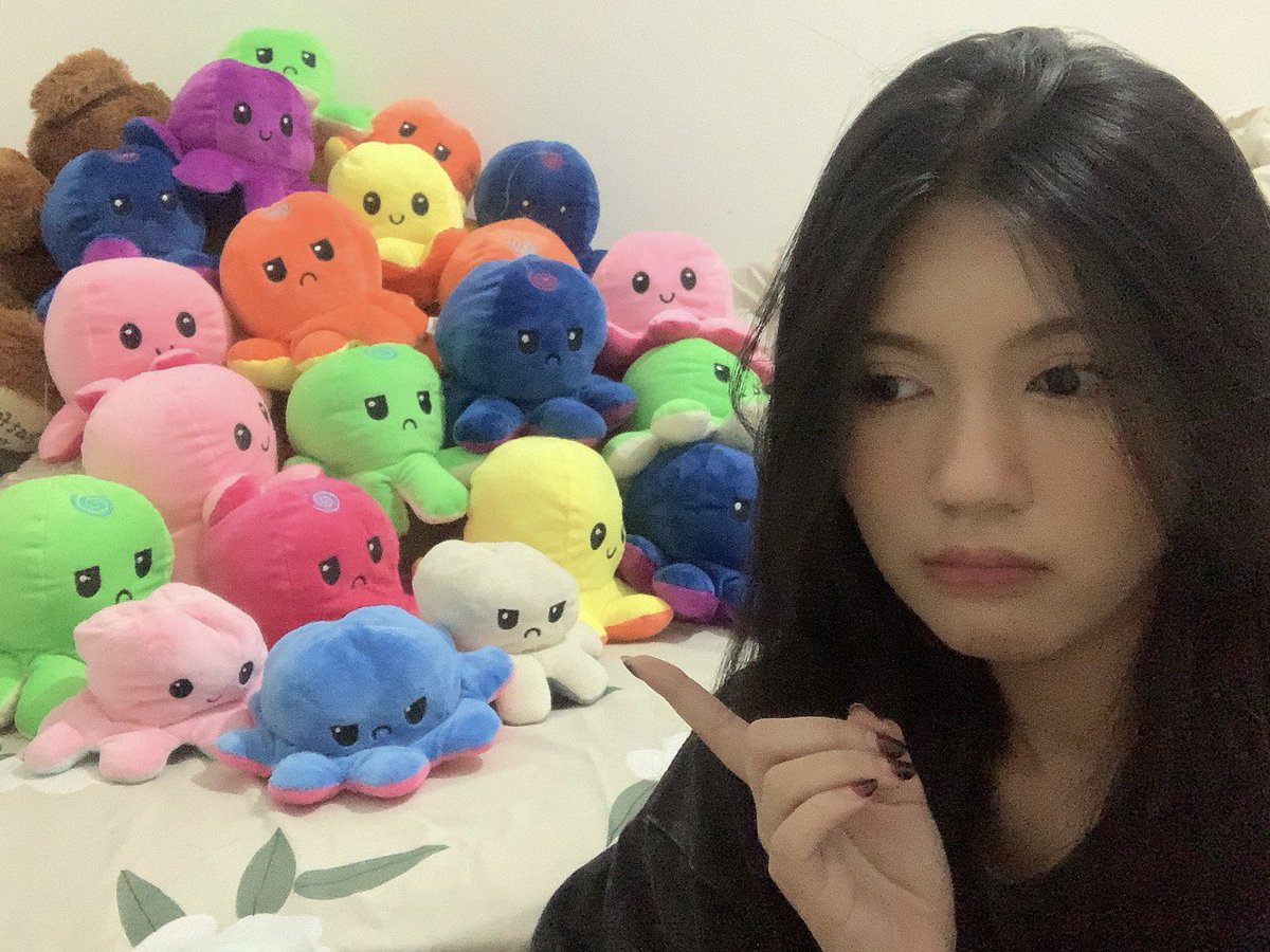 indiraseruni__'s tweet image. setelah kotak pensil... lihat... aku dapat apa...