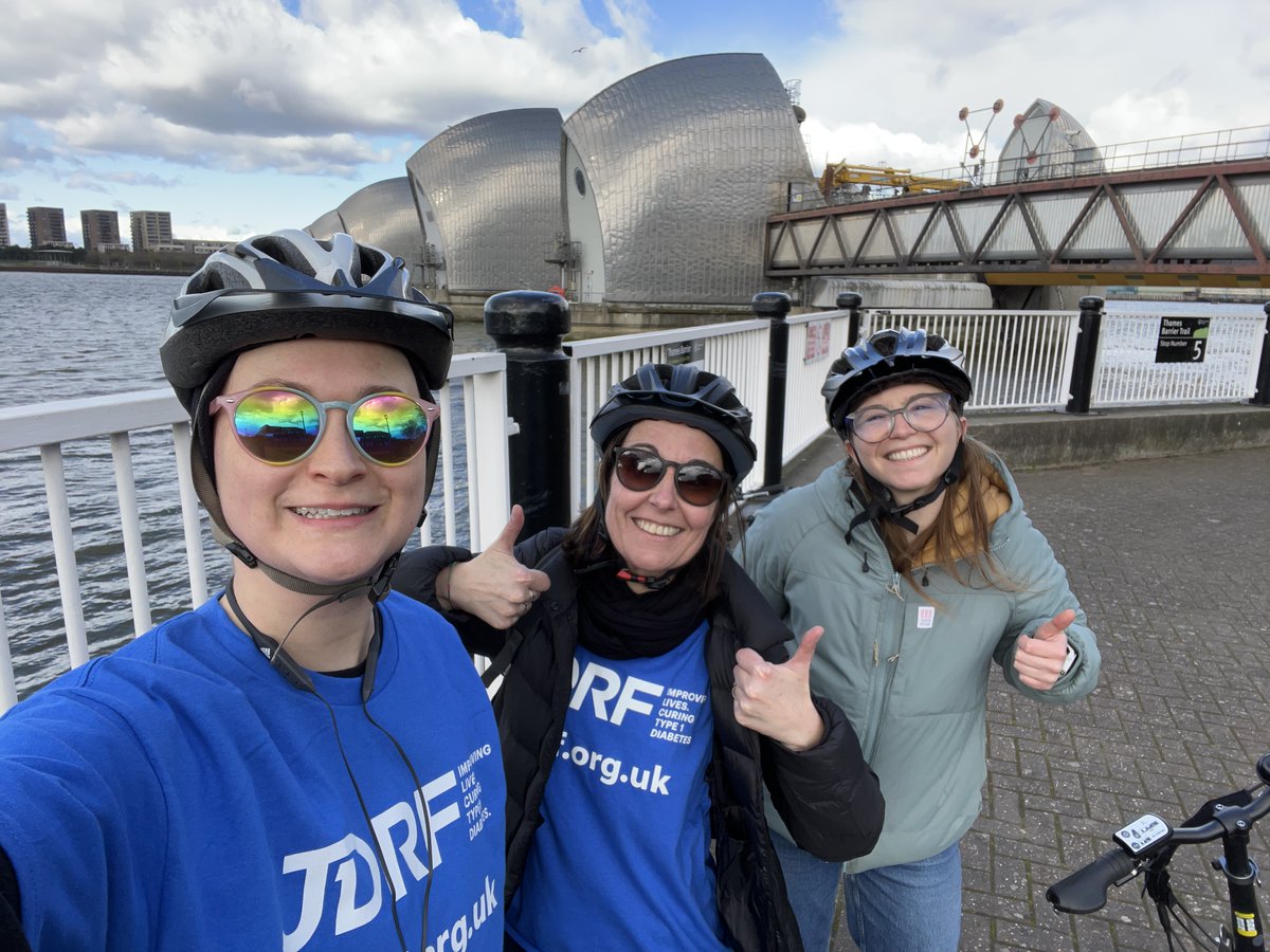 Amazing Saturday afternoon! Some @LabSancho and @LabSpagnoli members joining forces... against the wind, the rain and the hail!🌪️🌧️Cycled to the London barriers as part of the @JDRFUK Tri for T1D! 🚴‍♂️Feeling amazing to be supporting such a great cause! 😊 @KCLstemcells