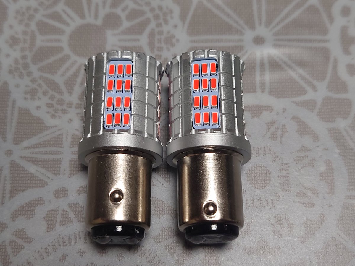 A0cv6LYdTdCtZm9's tweet image. Amazon恐るべし！
今朝発注したものが先ほど届きました。

リアはクリアカバーに交換するので…
ブレーキはS25ダブル赤段違い
ＲウインカーはS25黄180°
フロントはカバーそのままなので…
ＦウインカーはS25白180°

あとはリレーと整流抵抗ですね～

＃ケーターハム
＃LED化
＃弄りは楽しい