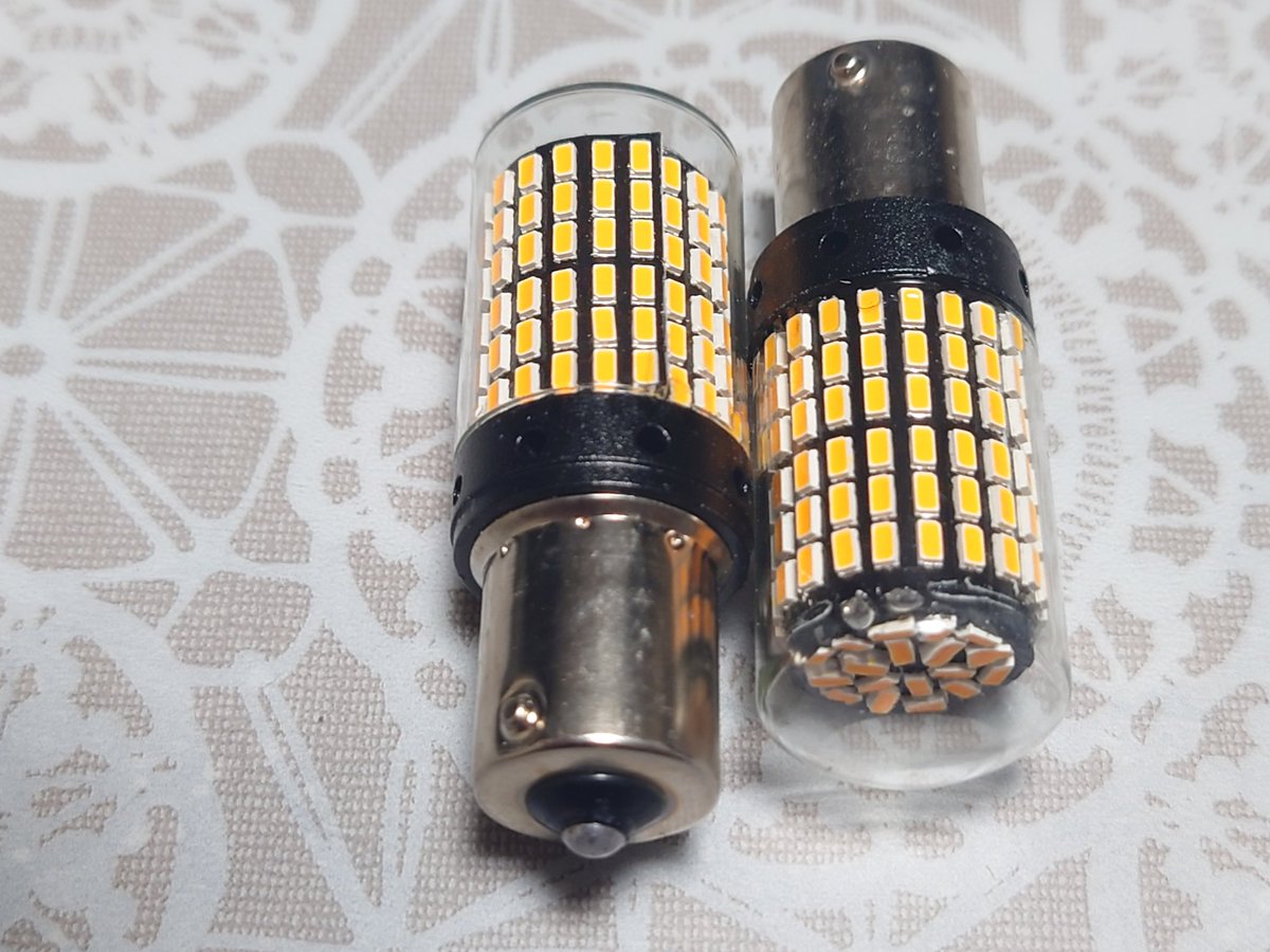 A0cv6LYdTdCtZm9's tweet image. Amazon恐るべし！
今朝発注したものが先ほど届きました。

リアはクリアカバーに交換するので…
ブレーキはS25ダブル赤段違い
ＲウインカーはS25黄180°
フロントはカバーそのままなので…
ＦウインカーはS25白180°

あとはリレーと整流抵抗ですね～

＃ケーターハム
＃LED化
＃弄りは楽しい