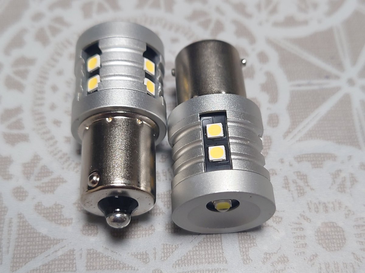 A0cv6LYdTdCtZm9's tweet image. Amazon恐るべし！
今朝発注したものが先ほど届きました。

リアはクリアカバーに交換するので…
ブレーキはS25ダブル赤段違い
ＲウインカーはS25黄180°
フロントはカバーそのままなので…
ＦウインカーはS25白180°

あとはリレーと整流抵抗ですね～

＃ケーターハム
＃LED化
＃弄りは楽しい