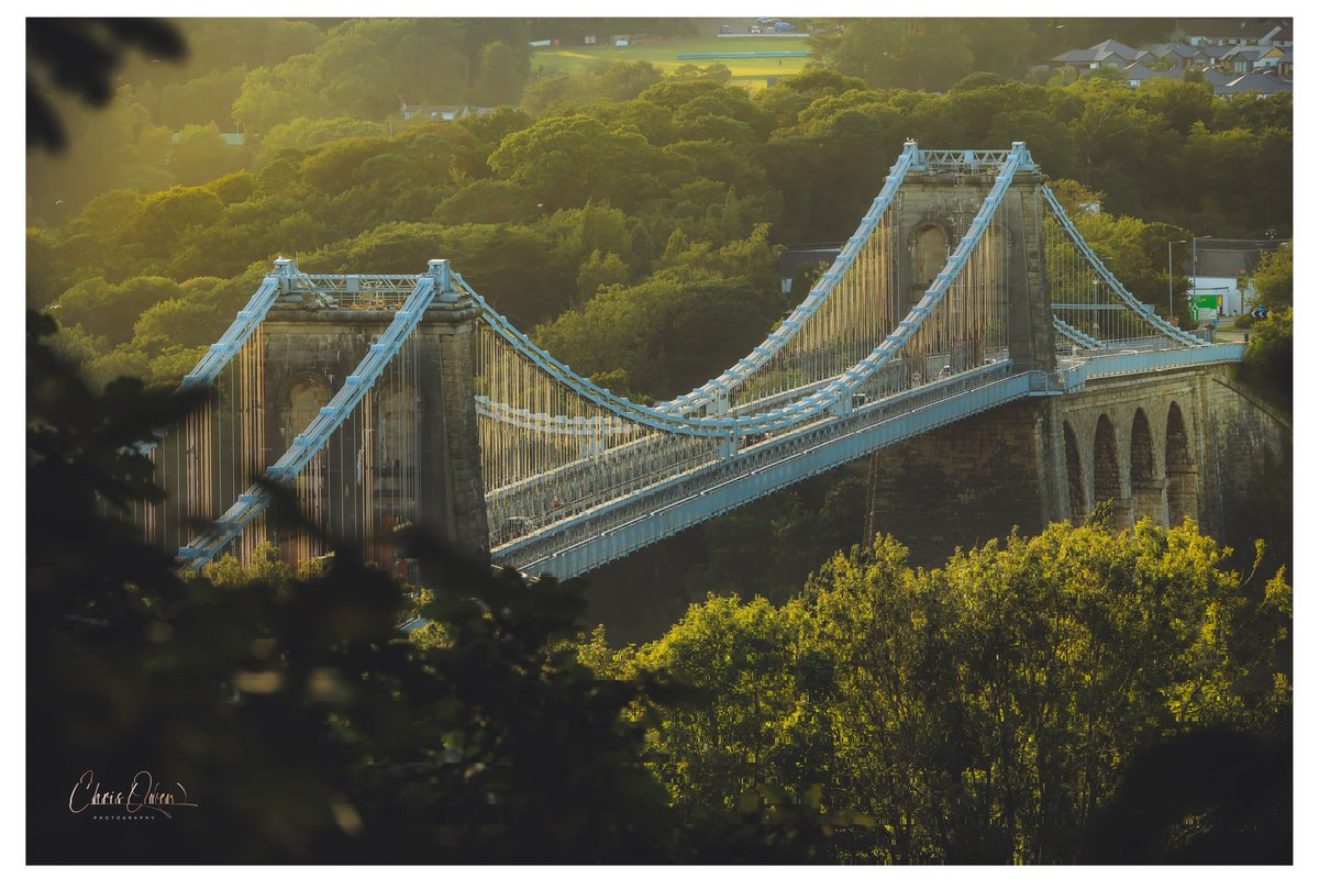 Menai suspension bridge, built in 1826. A Thomas Telford design, the bridge is one of two bridges that connects the isle of Anglesey to the mainland of Wales. It was one of world's biggest bridges at the time of completion. 📸🏴󠁧󠁢󠁷󠁬󠁳󠁿
#MenaiBridge #Anglesey #photography #landscapes