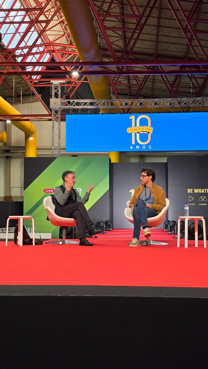 Comic_Con_PT's tweet photo. Está a acontecer a conversa com Miguelanxo Prado no Live Stage!!
#ComicConPortugal
#BeWhateverYouWant
#10anosccpt
#ccpt
#LiveStage https://t.co/cQVufGDcM8