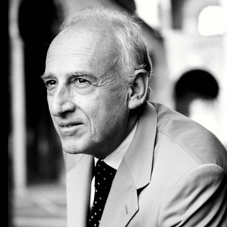 Tribute and gratitude to an artist whose greatness and integrity are a model to inspire generations. To this day, one of the most memorable concerts I experienced was Maurizio Pollini playing the Diabelli youtu.be/A2HF58pR8NI?si…