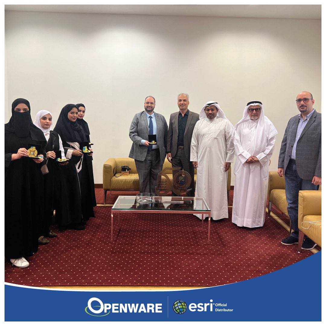 حاز مشروع التخرج لطالبات قسم الهندسة المدنية في جامعة الكويت على جائزة من قبل شركة إيزري Esri العالمية للبرمجيات حيث
حيت تم اختيار مشروع التخرج ”Smart School System“ لجائزة مبادرة العاﻟﻢ الشاب ”Young
 “Scholar Award .