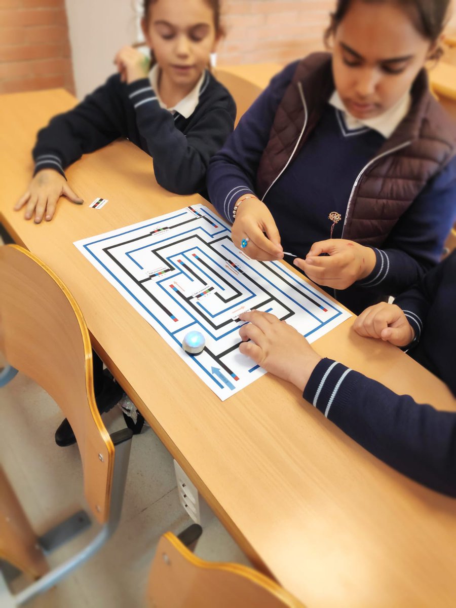 🧪☕ El pasado viernes estuvimos en el Centro Universitario de Mérida - <a href="/CUMe_UEx/">CUMe_UEx</a> - con el proyecto de "Desayuna con la Ciencia" + <a href="/CulEmprendedora/">CulturaEmprendedora</a> haciendo diferentes talleres con los alumnos del CEIP Ntra. Sra. de la Piedad La Coronada - <a href="/cplacoronada/">CEIP La Coronada</a> - y el colegio La