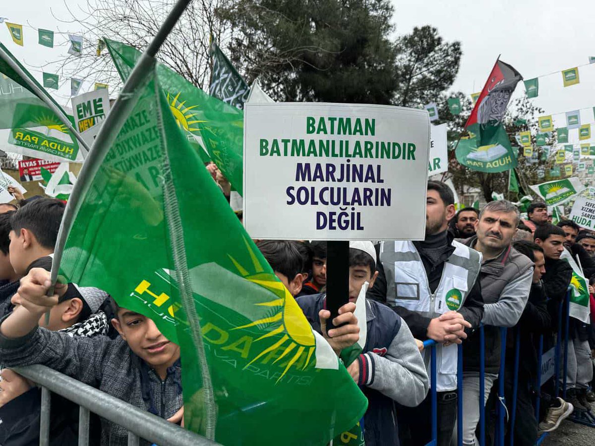 Kızarır mı yüzleri bilmiyorum, Paraşüt başkanları içlerine sindiriler mi sanmıyorum! Batman, kendinden olana oy ver, izzetini koru! #BatmanBizimleOlur