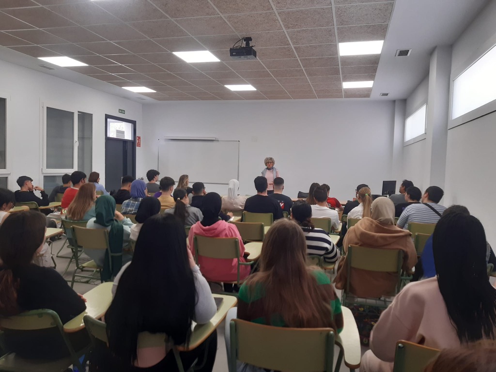 Con estudiantes de ciclos formativos, ESO y bachiller del IES MURGI. Compartiendo ideas y experiencias sobre emprendimiento y comunicación relacionadas con nuestro agro. Ilusionante comprobar el interés de la juventud por el futuro y las expectativas laborales. #Science #future