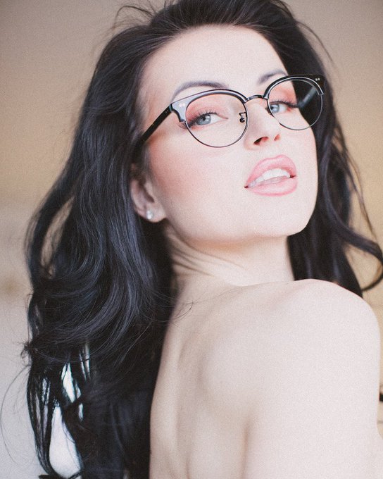 I see you 🫵🏻 you look so cute when you smile, do more of it! 😚 IG for stories and more @ VeronicaLaVeryOfficial<a href="/tag/kentucky"class="tags"><span>#kentucky</span></a>