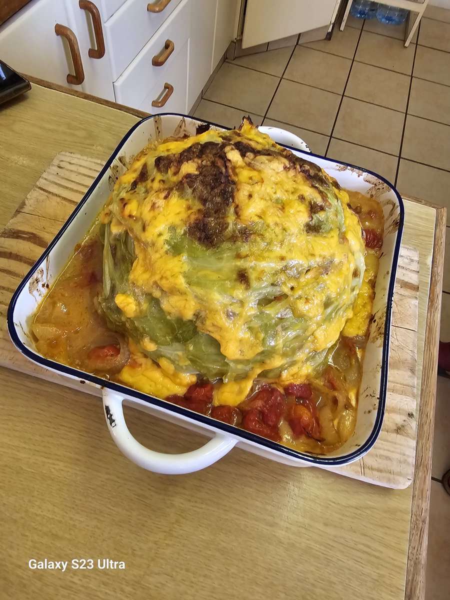 cornedupreez1's tweet photo. Sien uit na ons Sondag middag ete-ń Koolkop,gestop met mince,mushrooms,en ń kaas sous🤗 #foodporn #layedbacksunday https://t.co/DxoHOLSURg