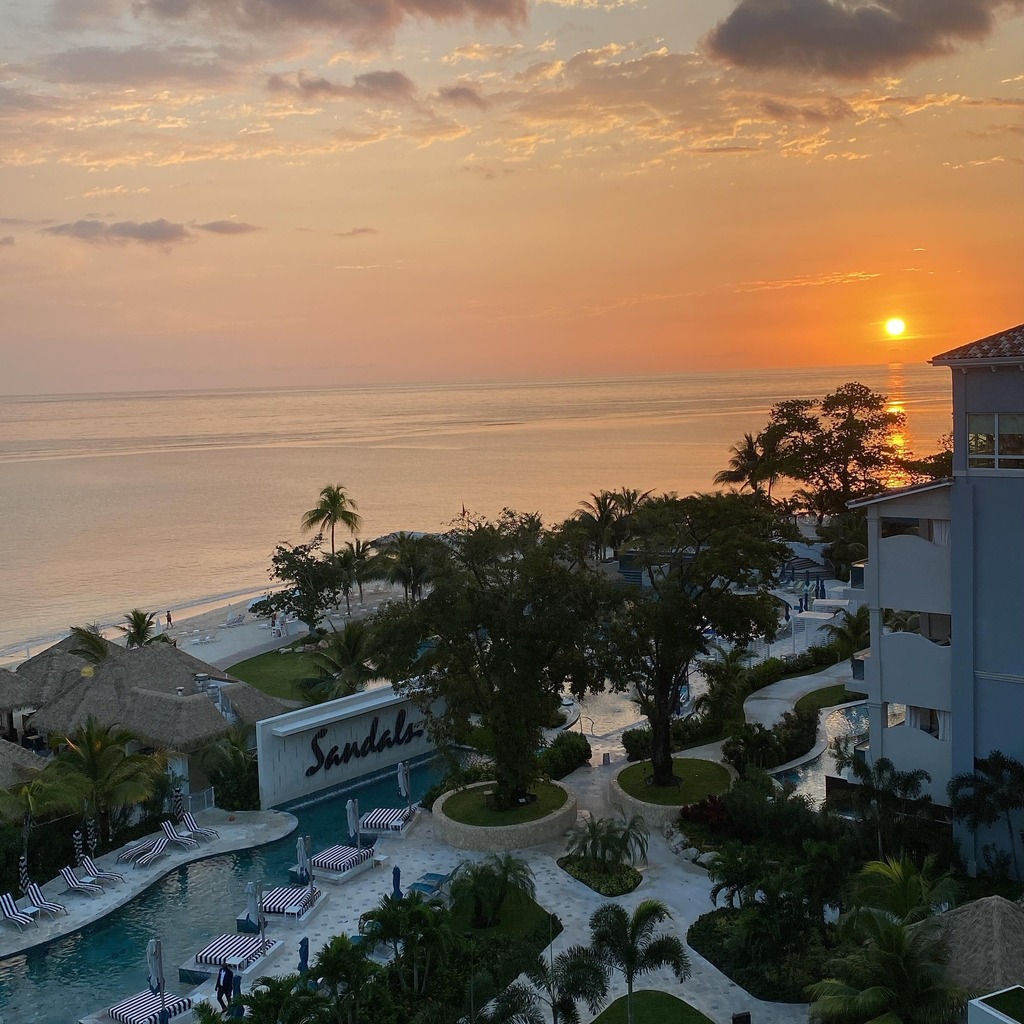 SusieHelbig's tweet photo. Good Morning from beautiful Ochos Rios, Jamaica 🇯🇲! Happy Blessed Sunday Everyone 🙏🏻 #lifeiswhatyoumakeit #happygirlsaretheprettiest #springbreak2024 #lifeisgood https://t.co/bpqXEJIxEM https://t.co/vzO1ZhWw5y