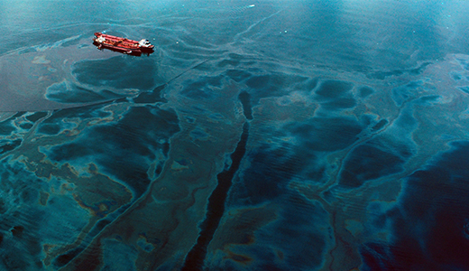 35 years ago, the #ExxonValdez ran aground in Alaska, spilling roughly 11 million gallons of oil into our ocean and devastating marine life and Alaska Native communities. It's time to hold Big Oil accountable. ACT NOW ➡ bit.ly/3v6SbBq