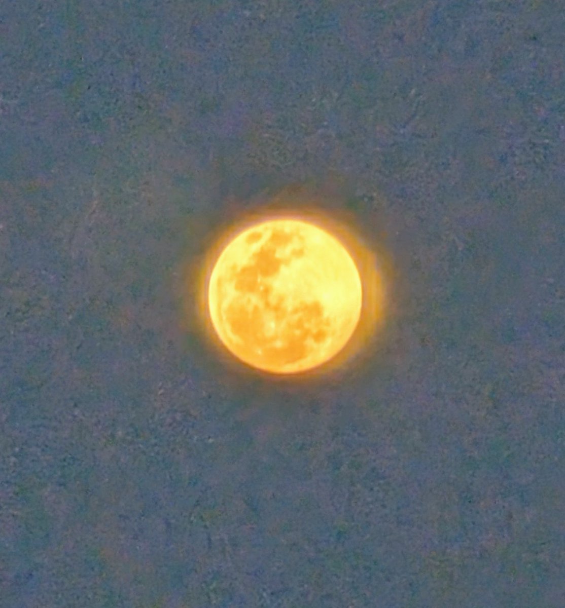 Rassarin_Noon's tweet photo. Moon and sky https://t.co/hh8UcqQxGX