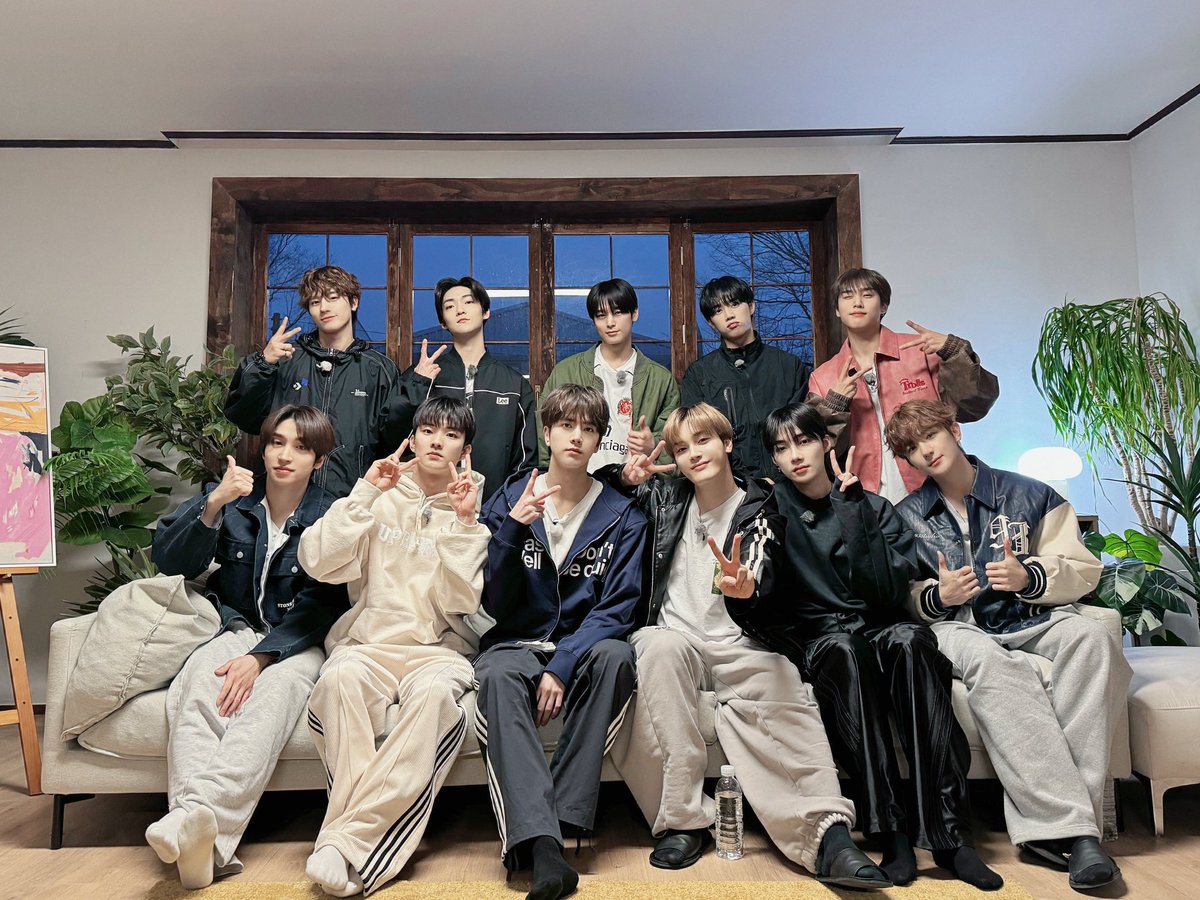 The episode of our Idol Human Theater has come to an end. Our enthusiastic outdoor gathering will only come to a halt when it's time for a meal. However, there's a chance we might remain silent even while we are in the midst of enjoying our food.