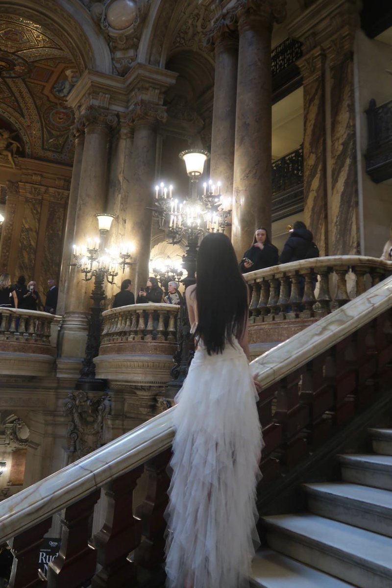 PLLAddictsBRd's tweet image. Enjoy time with besties on Sunday