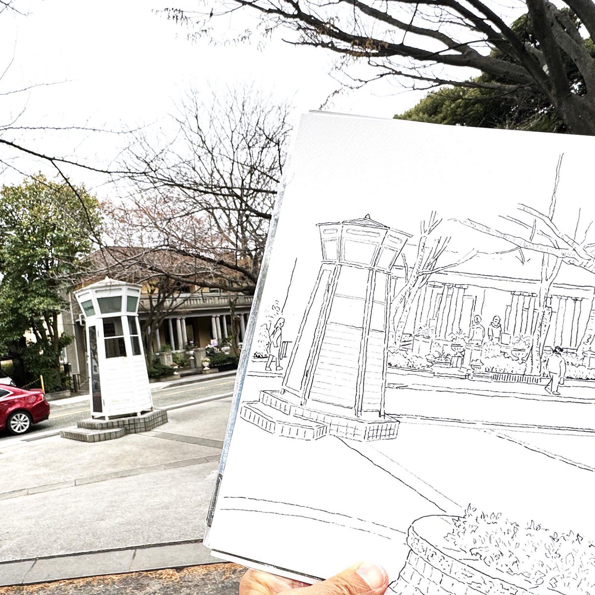 SketchSuki's tweet photo. 野外スケッチは横浜山手に行ってきました。桜には早かったですが、山手234番館を背景に自働電話ボックスを描きました。もう少ししたら桜を描き込みに行きます。
今日の一枚は元町のスタバです。

#横浜山手 #山手234番館 #自働電話ボックス #スターバックス #スケッチ #野外スケッチ #ペンスケッチ https://t.co/cWy0GisQDE