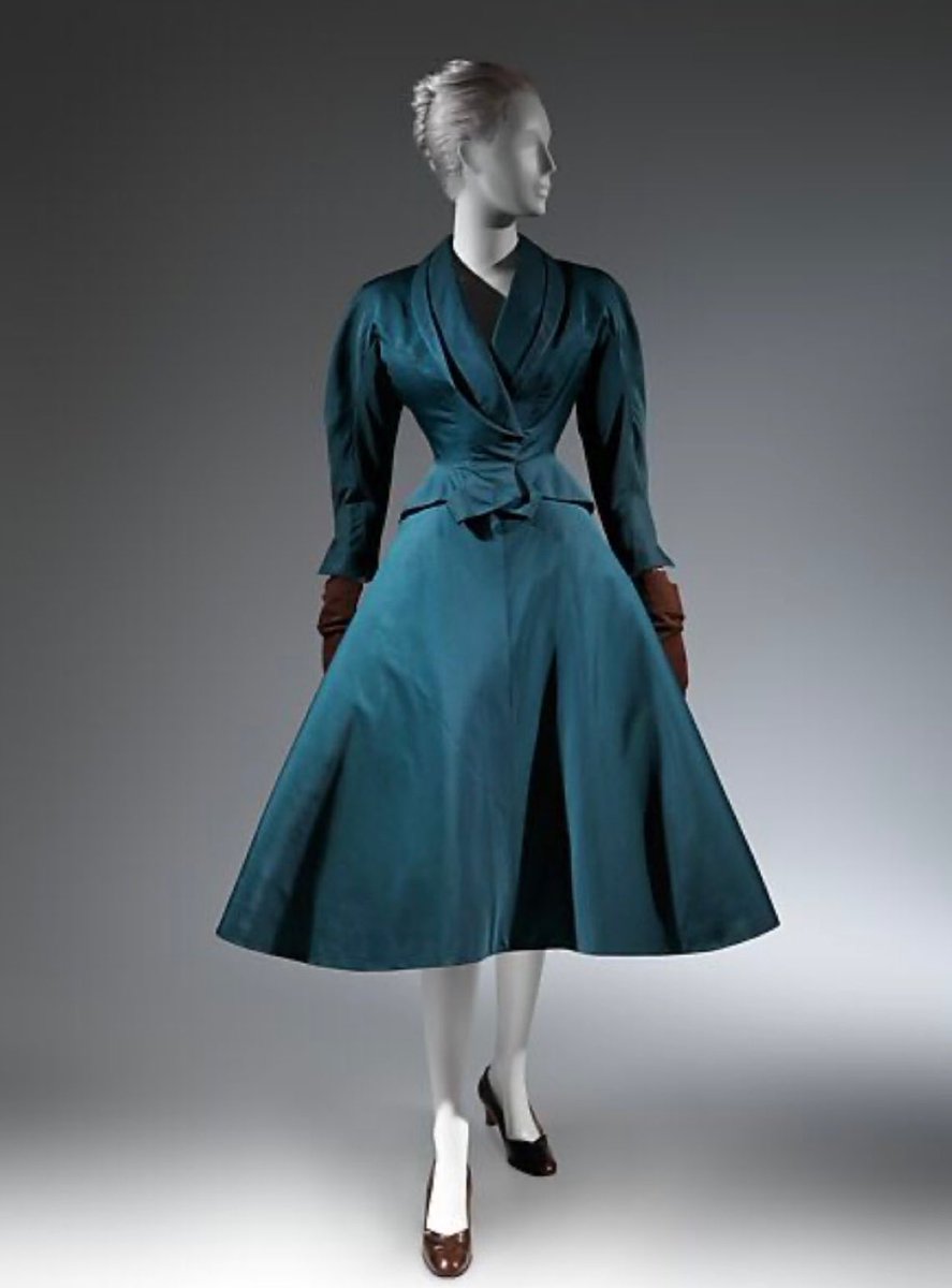 Power suiting the #CharlesJames way. 1950’s #frockingFabulous, via the Met. #Fashionhistory