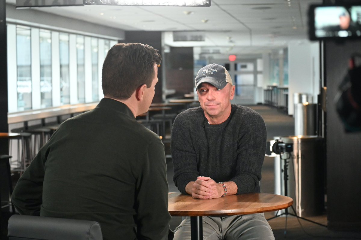 It was so good to return to @MetLifeStadium to sit down and talk to someone like @WillieGeist, who gets the music and recognizes so much of what we do is about building and trying to grow. Coming somewhere so special to us was a great place to dig in on the new album and look at