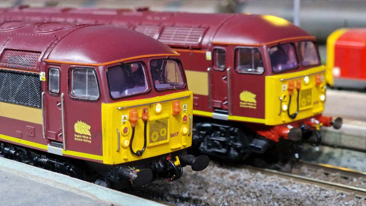 JonLawton10's tweet image. Late 1990s. Still the 56s doing what they do best, but now 56088/117 carrying EWS livery. Massive apologies for poorly dubbed sound. 😕
#TwitterModelTrainShow