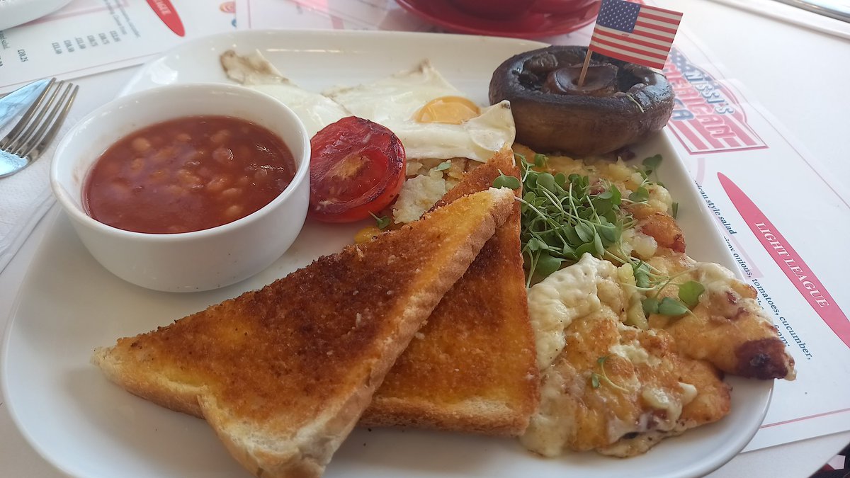 Vegetarian breakfast at Nissi American Diner is top notch. Be prepared to wait, it's a busy little place (no special treatment given or expected) but well worth it. #breakfastcritic #breakfast #Foodies #Nottinghamman