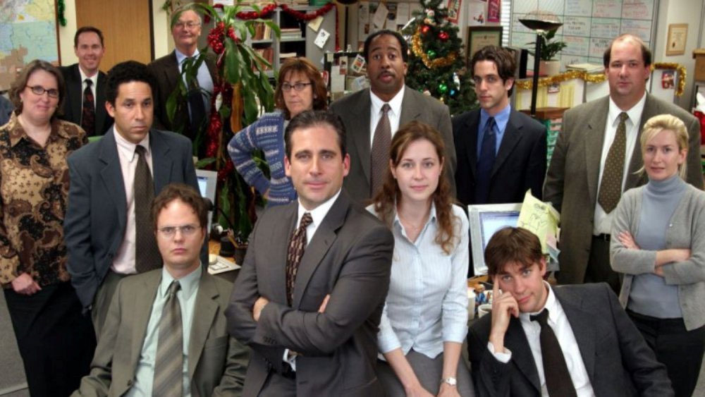 Faz hoje 19 anos que se estreou a série norte-americana “The Office”, uma adaptação da série homónima e britânica da autoria de Ricky Gervais e Stephen Merchant