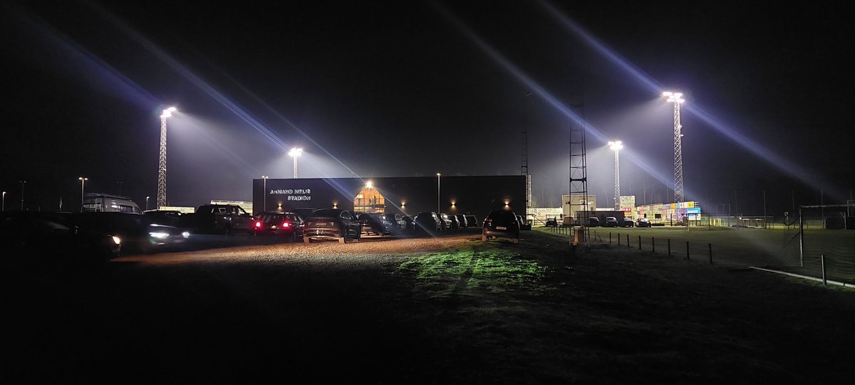 AJBijl's tweet photo. Afgelopen week naar Dessel Sport tegen Hoogstraten in een doordeweekse speelronde van de 1e Nationale geweest. Een 2-0 overwinning voor de thuisploeg in het Armand Melis Stadion. Een ticket aan het loket kopen voor de staanplaatsen blijft mooi! #groundhopping https://t.co/swk4h2xDzb