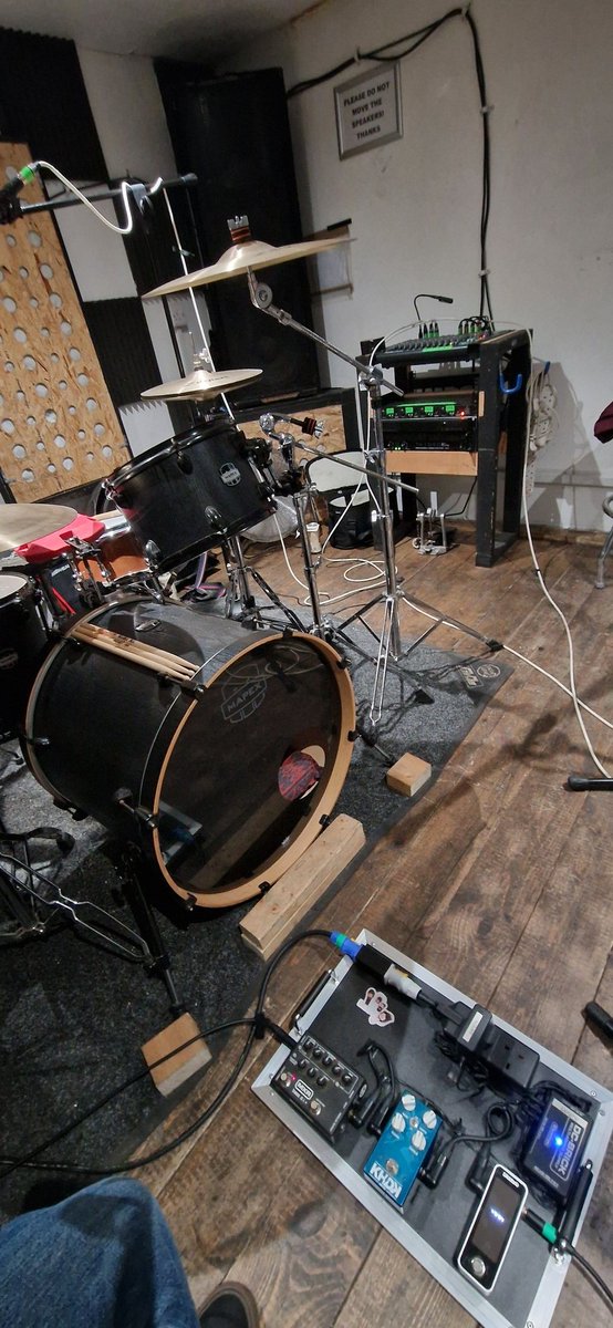 April 12th, a bunch of noisy bands, in <a href="/elysiumgallery/">elysium</a>, free entry. Bangin'.