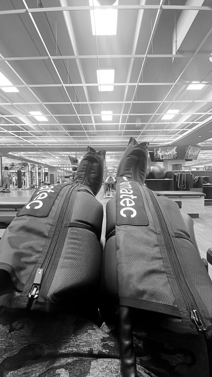 one reason why i’m a life time member of lifetime.. 

can’t imagine life without normatec recovery boot sessions🦵🏽✨