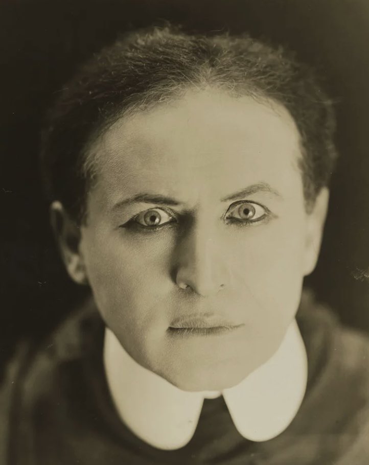 Houdini was born 150 years ago today! #houdini travsd.wordpress.com/2024/03/24/for…