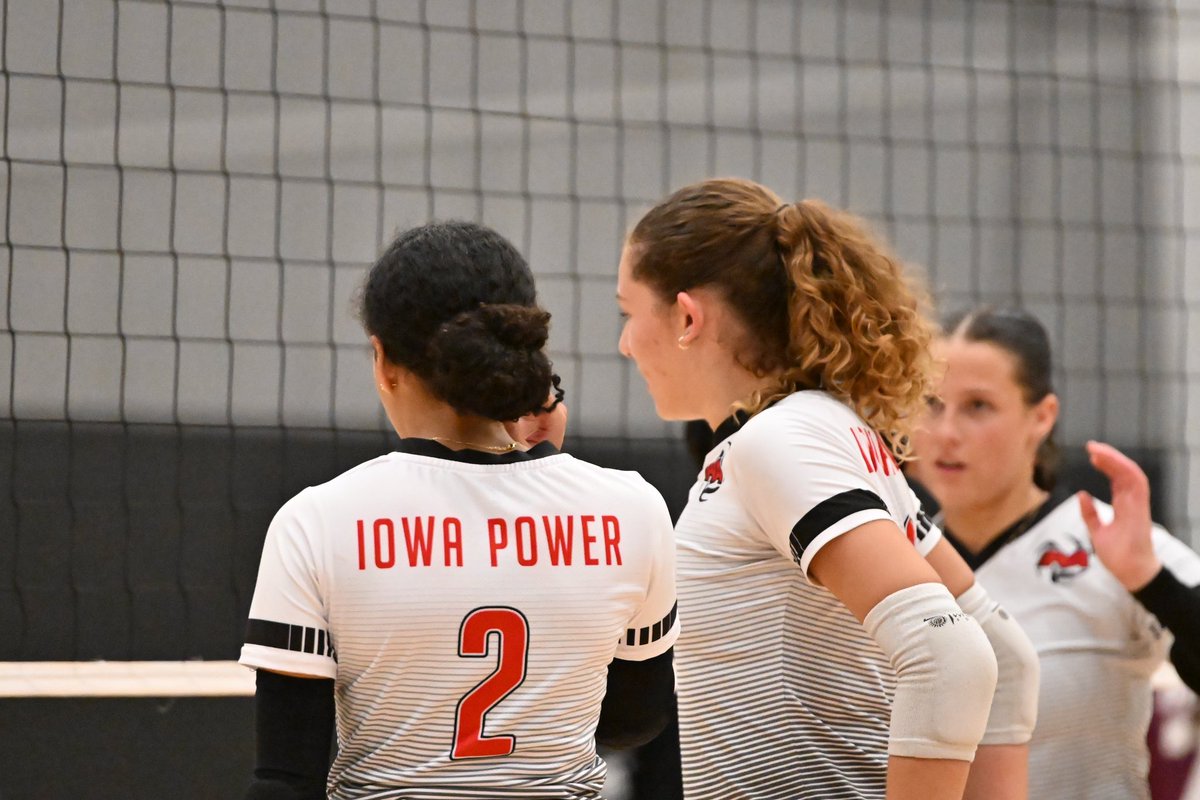 MccalebMeah's tweet image. We went 2-1 yesterday at Iowa Regional in Des Moines. Feeling more comfortable  and more confident  each play. Let’s see what today brings. #ILoveThisGame #volleyball #WeStillHaveWorkToDo @PrepDigIA @iowapowervb @IowaVballRegion @usavolleyball #uncommitted @TopPreps @NCSACoachK