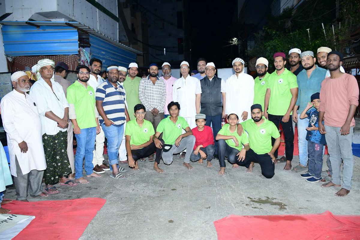 IrfanmbaA's tweet image. Professional from different domains invited me for a Iftaar at Bharatnagar Kukatpally.  Feeding around 800 people of all faiths daily in the  month of #Ramadan. #professionalsforprogress

@ProfCong @pravchak @RahulGandhi @DeepaDasmunsi @revanth_anumula