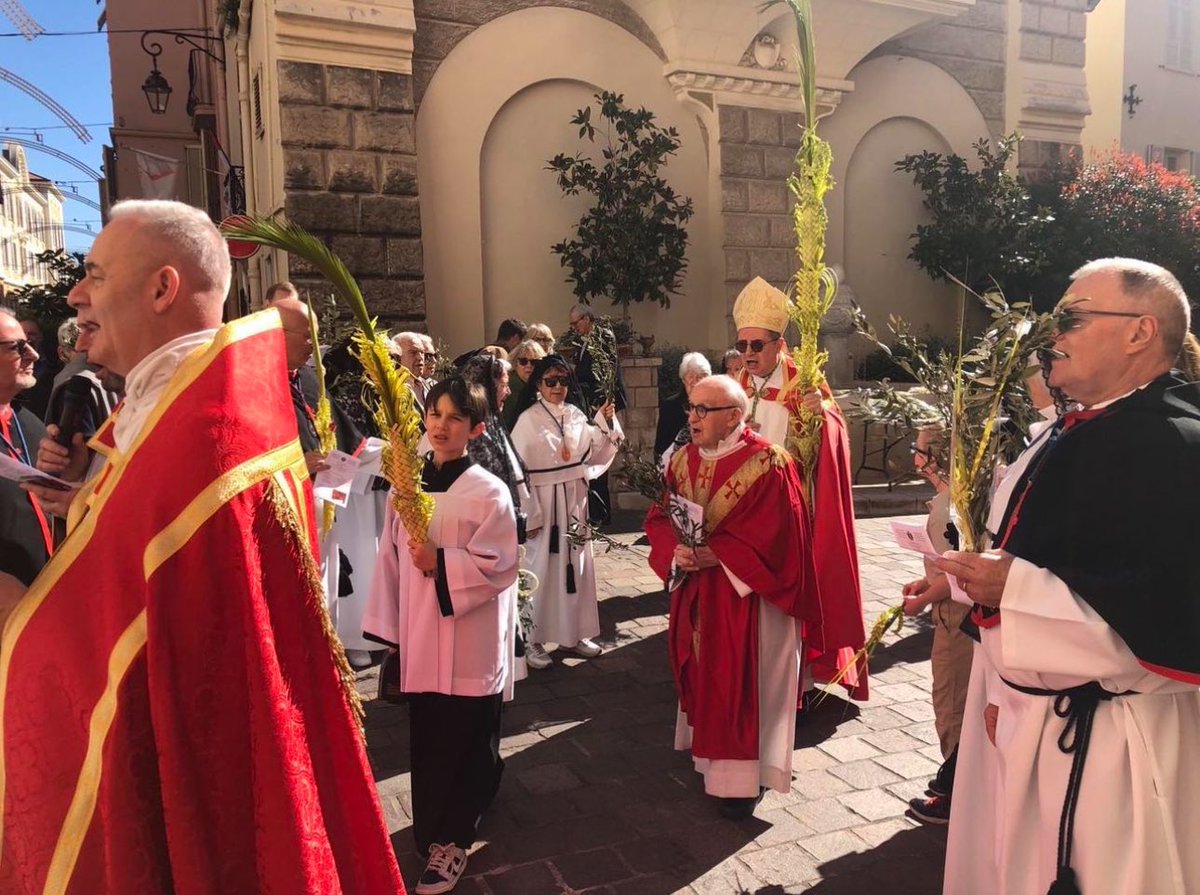 Je souhaite un bon dimanche des Rameaux à tous les chrétiens. Une fête fondamentale pour nos racines chrétiennes car elle marque le début de la Semaine Sainte. Pensées pour tous les chrétiens qui sont martyrisés et opprimés pour leur foi de part le monde. #monaco #rameaux