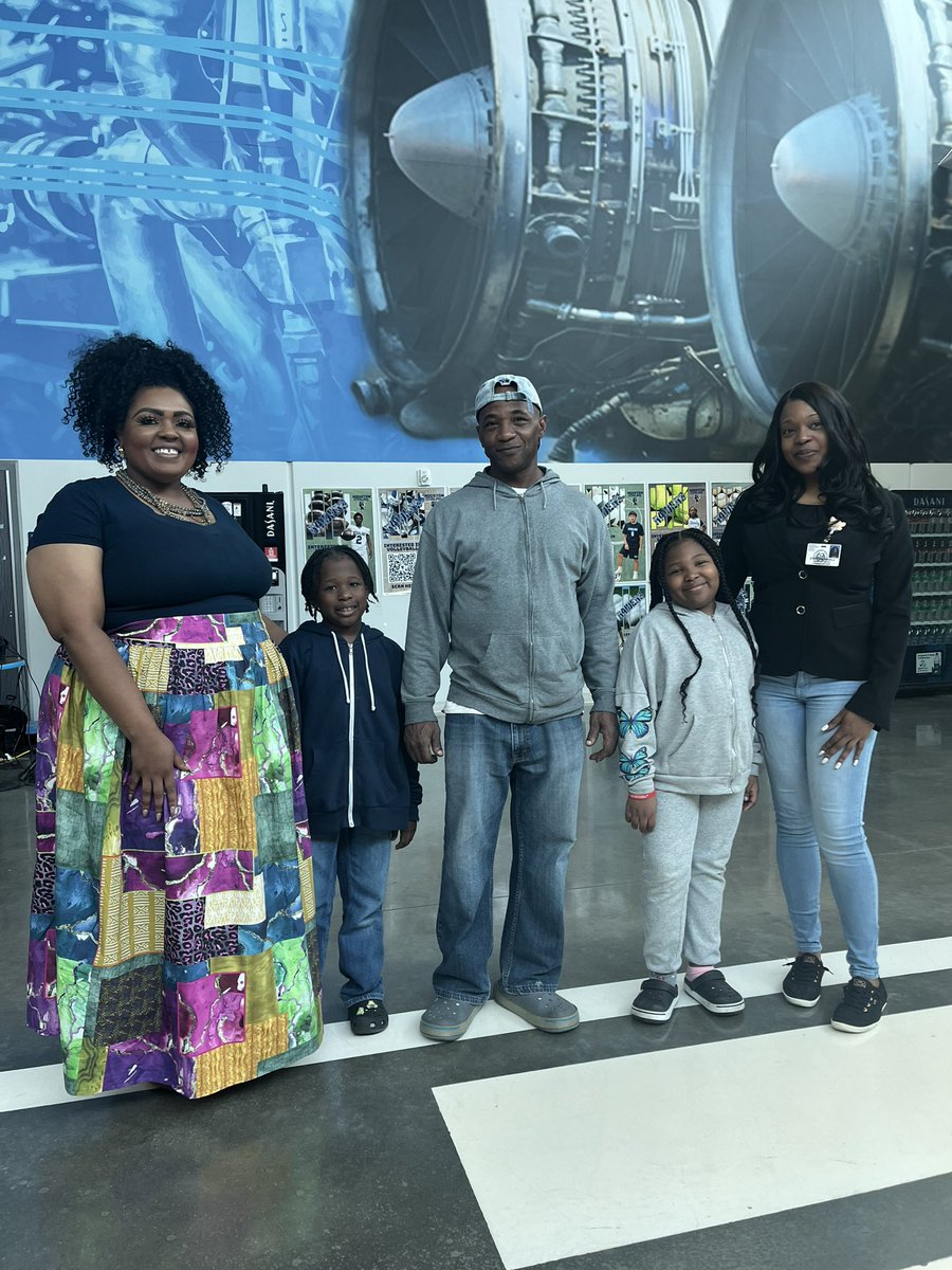 AP_Holmes1913's tweet photo. Proud to support my division, @HisdSouth and Principal @astephensPlaid during the South Division Parent Summit this Saturday! It was a true success! Keep doing great things for the community! #APHolmes #Allin https://t.co/B9hldaixIF
