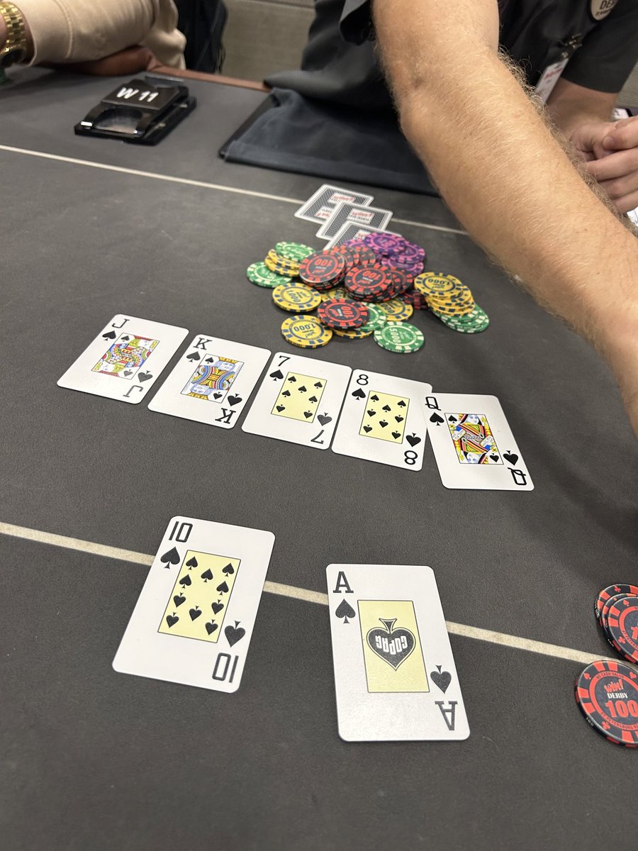 Poofzi_'s tweet photo. @pokerorg When they triple it off into a Royal 🤪 https://t.co/jNYKFRPn4K